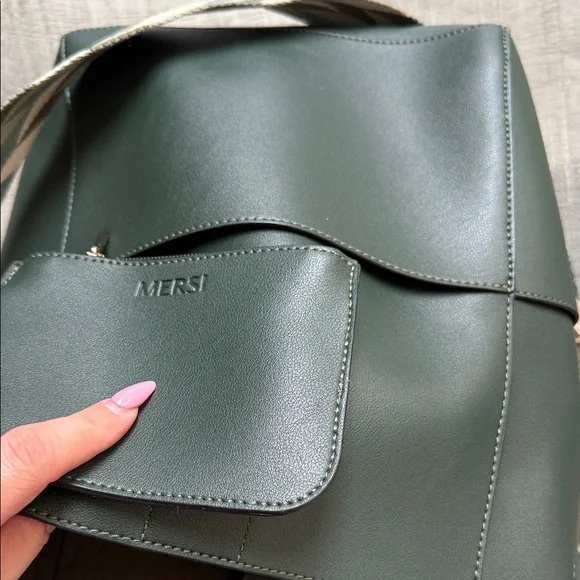 Stylish Forest Green Shoulder Bag with Chevron Strap - Picture 6 of 6